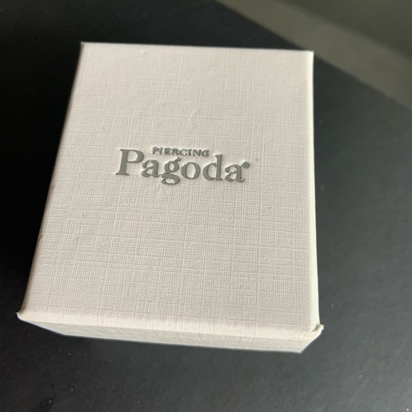 Piercing pagoda cubic zirconia earrings - Picture 1 of 5